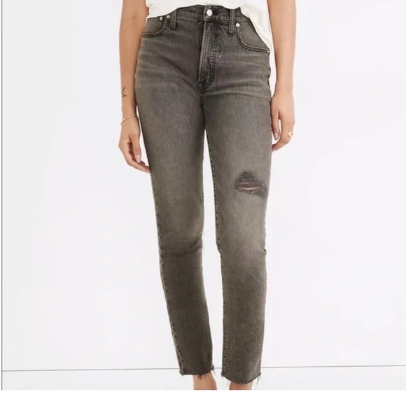 New Madewell the perfect vintage jean women’s size 27
Color Gray - Picture 3 of 16